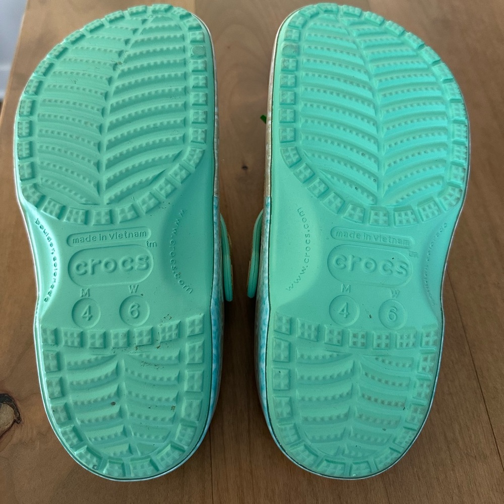 Crocs Unisex Classic Margaritaville Clog. B13 - Picture 7 of 8
